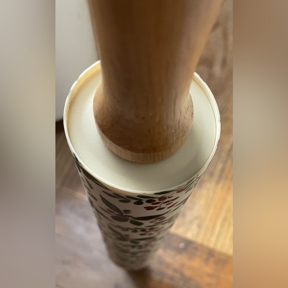 CWC Ponitsetta Bakeware Holiday Rolling Pin - Picture 3 of 4